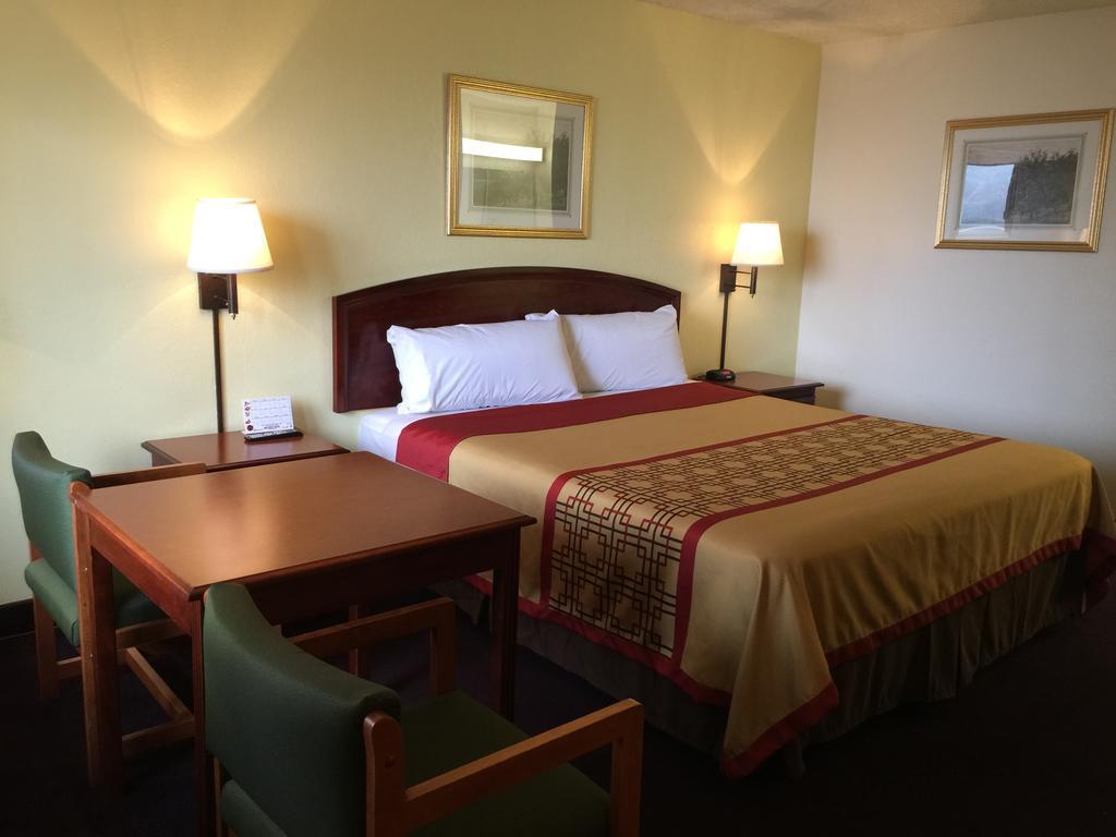 Super 8 By Wyndham Bakersfield/Central Phòng bức ảnh