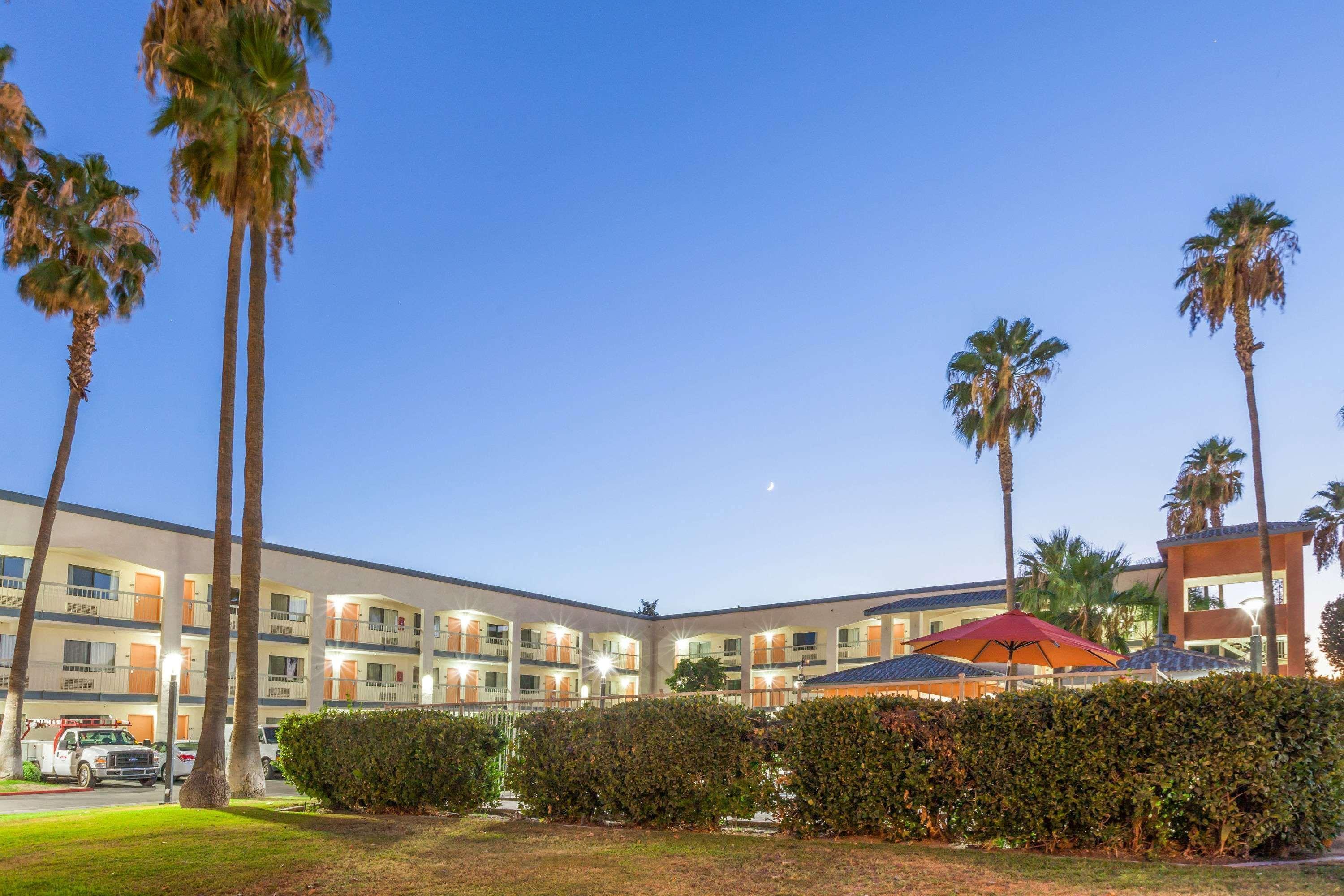 Super 8 By Wyndham Bakersfield/Central Ngoại thất bức ảnh