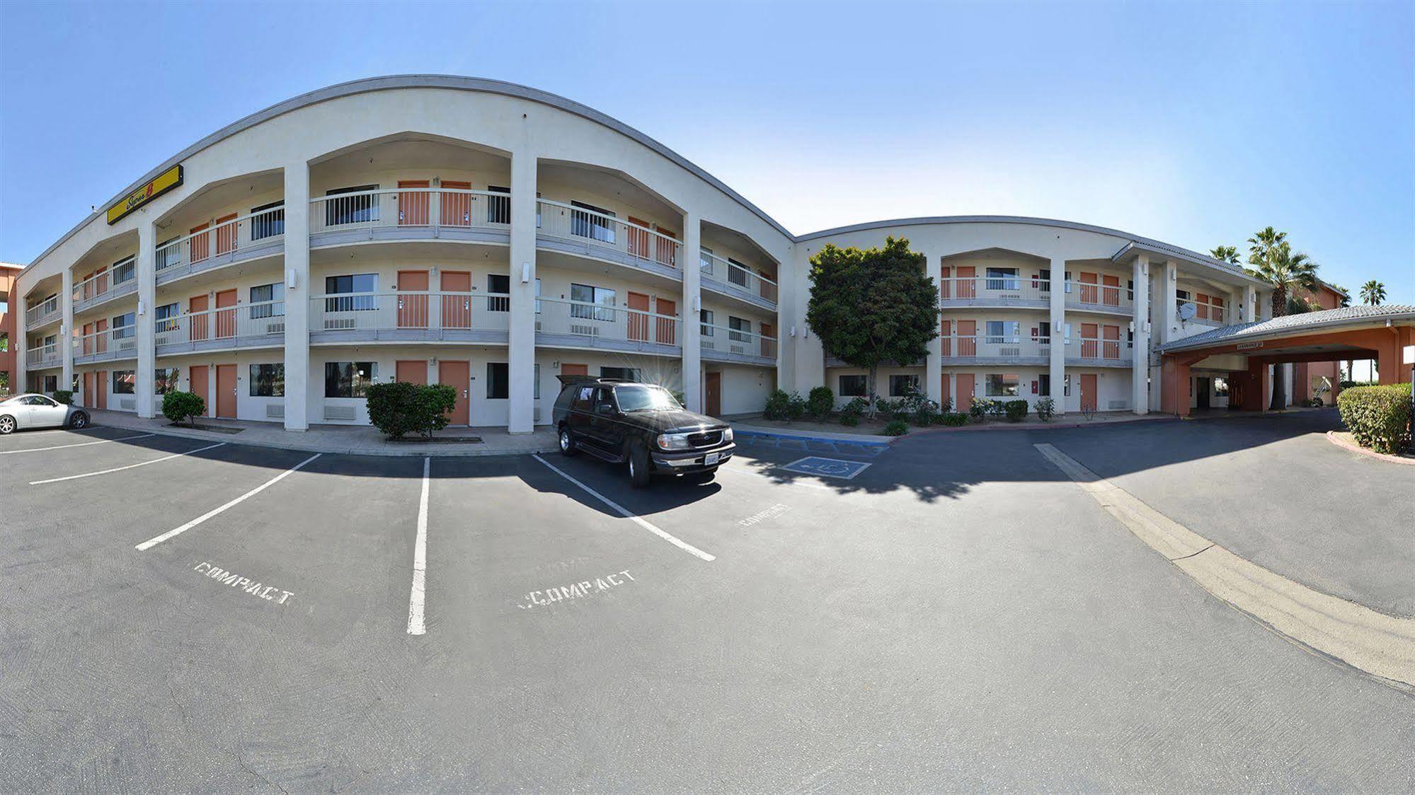 Super 8 By Wyndham Bakersfield/Central Ngoại thất bức ảnh